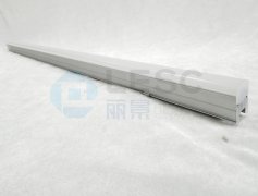 為什么線條燈硅膠燈罩擠出時要噴油？